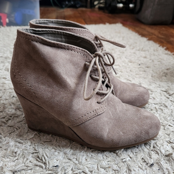 Arizona Grey Taupe Wedge Heels - Picture 3 of 5